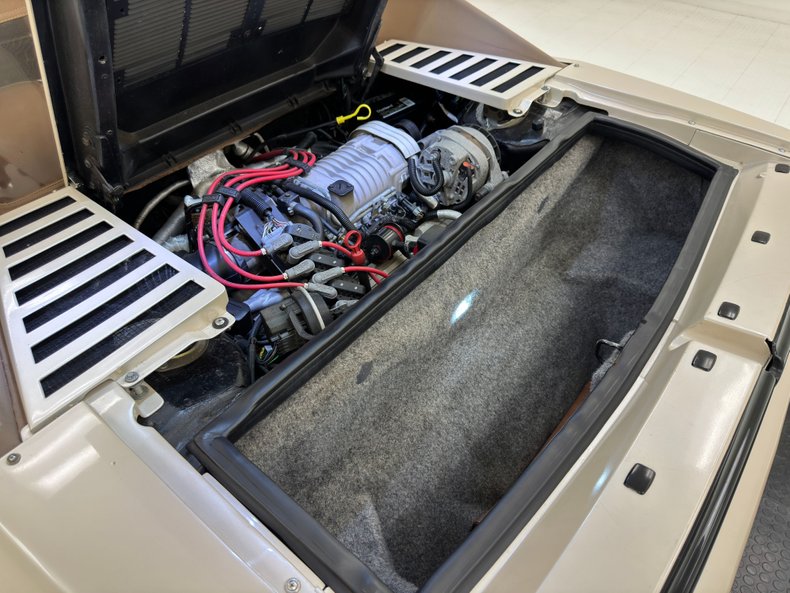 Pontiac-Fiero-1988-Pearl-White-Saddle-35