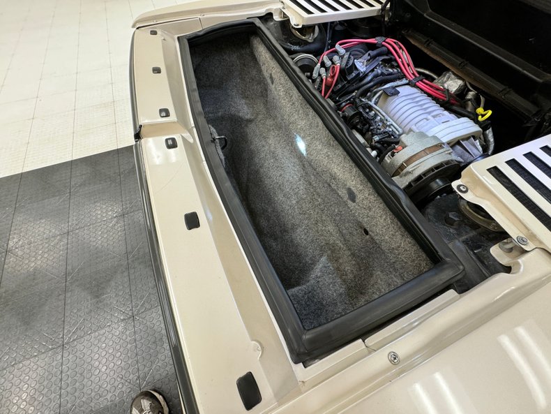 Pontiac-Fiero-1988-Pearl-White-Saddle-37
