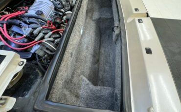 Pontiac-Fiero-1988-Pearl-White-Saddle-38