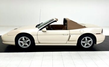 Pontiac-Fiero-1988-Pearl-White-Saddle-4