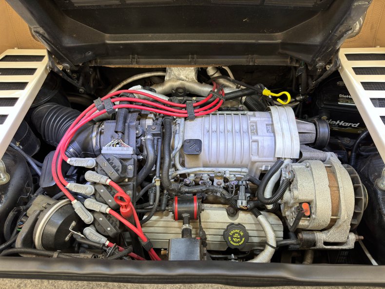 Pontiac-Fiero-1988-Pearl-White-Saddle-40