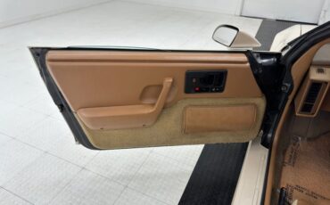 Pontiac-Fiero-1988-Pearl-White-Saddle-42