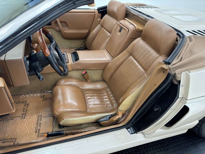 Pontiac-Fiero-1988-Pearl-White-Saddle-44