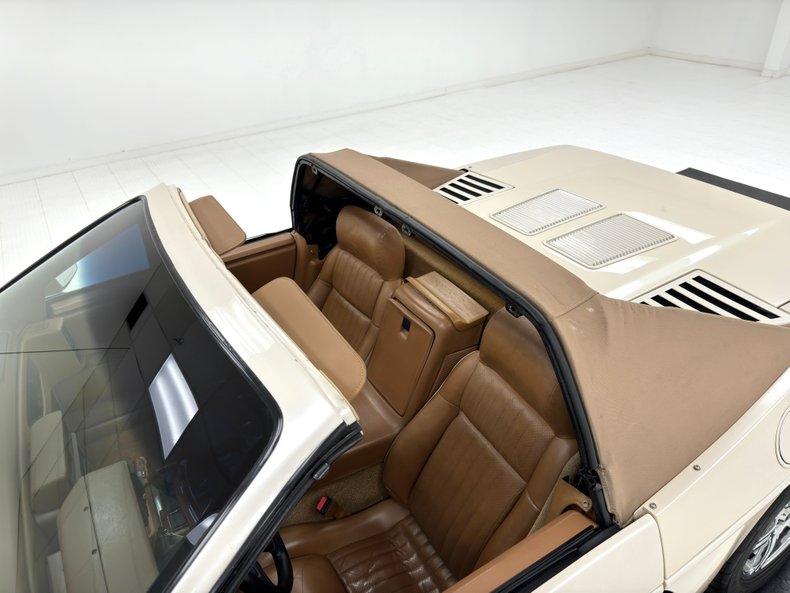 Pontiac-Fiero-1988-Pearl-White-Saddle-46
