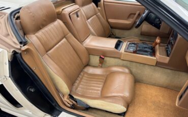 Pontiac-Fiero-1988-Pearl-White-Saddle-48
