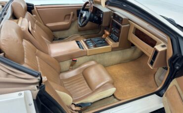 Pontiac-Fiero-1988-Pearl-White-Saddle-49