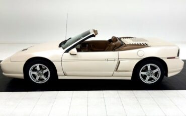 Pontiac-Fiero-1988-Pearl-White-Saddle-5