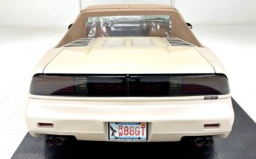 Pontiac-Fiero-1988-Pearl-White-Saddle-8