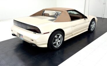 Pontiac-Fiero-1988-Pearl-White-Saddle-9