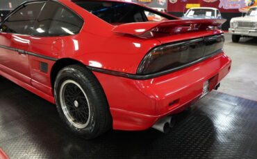 Pontiac-Fiero-1988-Red-Gray-11