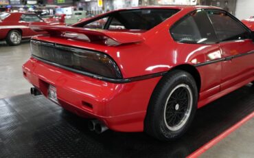 Pontiac-Fiero-1988-Red-Gray-14