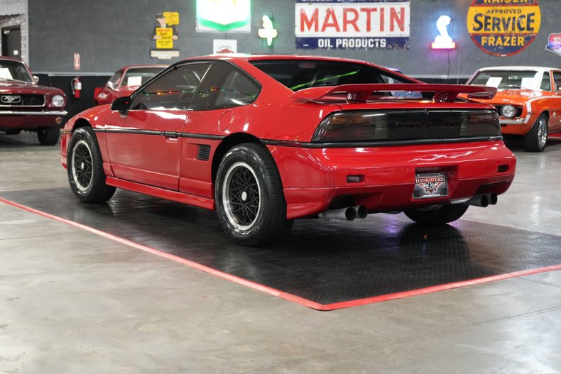 Pontiac-Fiero-1988-Red-Gray-30