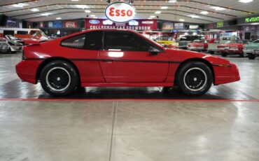 Pontiac-Fiero-1988-Red-Gray-33