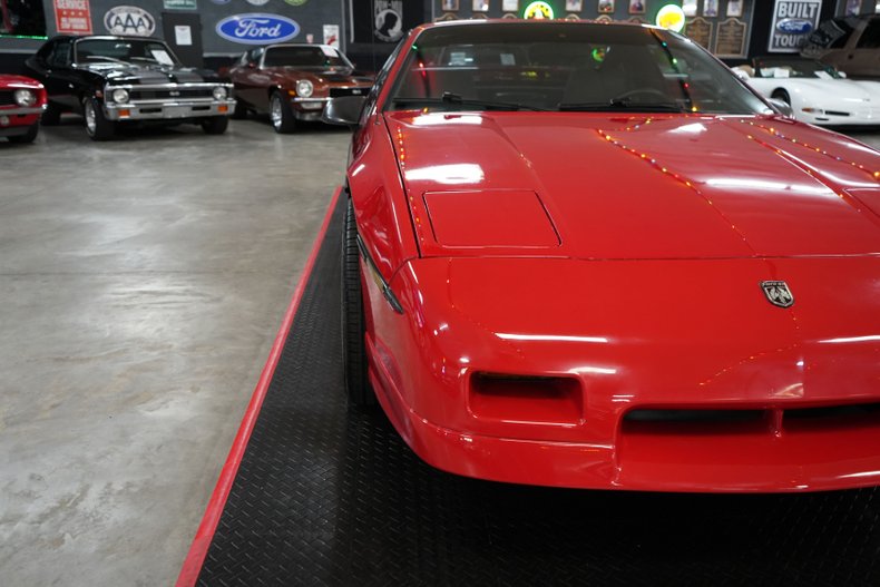 Pontiac-Fiero-1988-Red-Gray-38