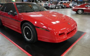 Pontiac-Fiero-1988-Red-Gray-39