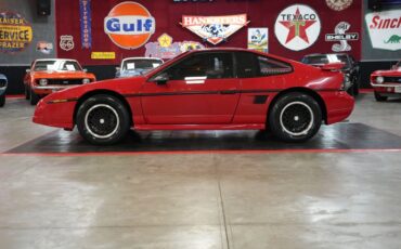 Pontiac-Fiero-1988-Red-Gray-43