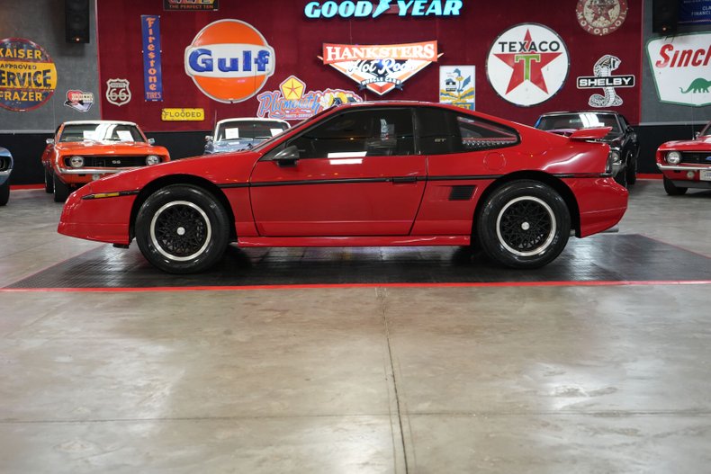 Pontiac-Fiero-1988-Red-Gray-43