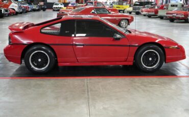 Pontiac-Fiero-1988-Red-Gray-5