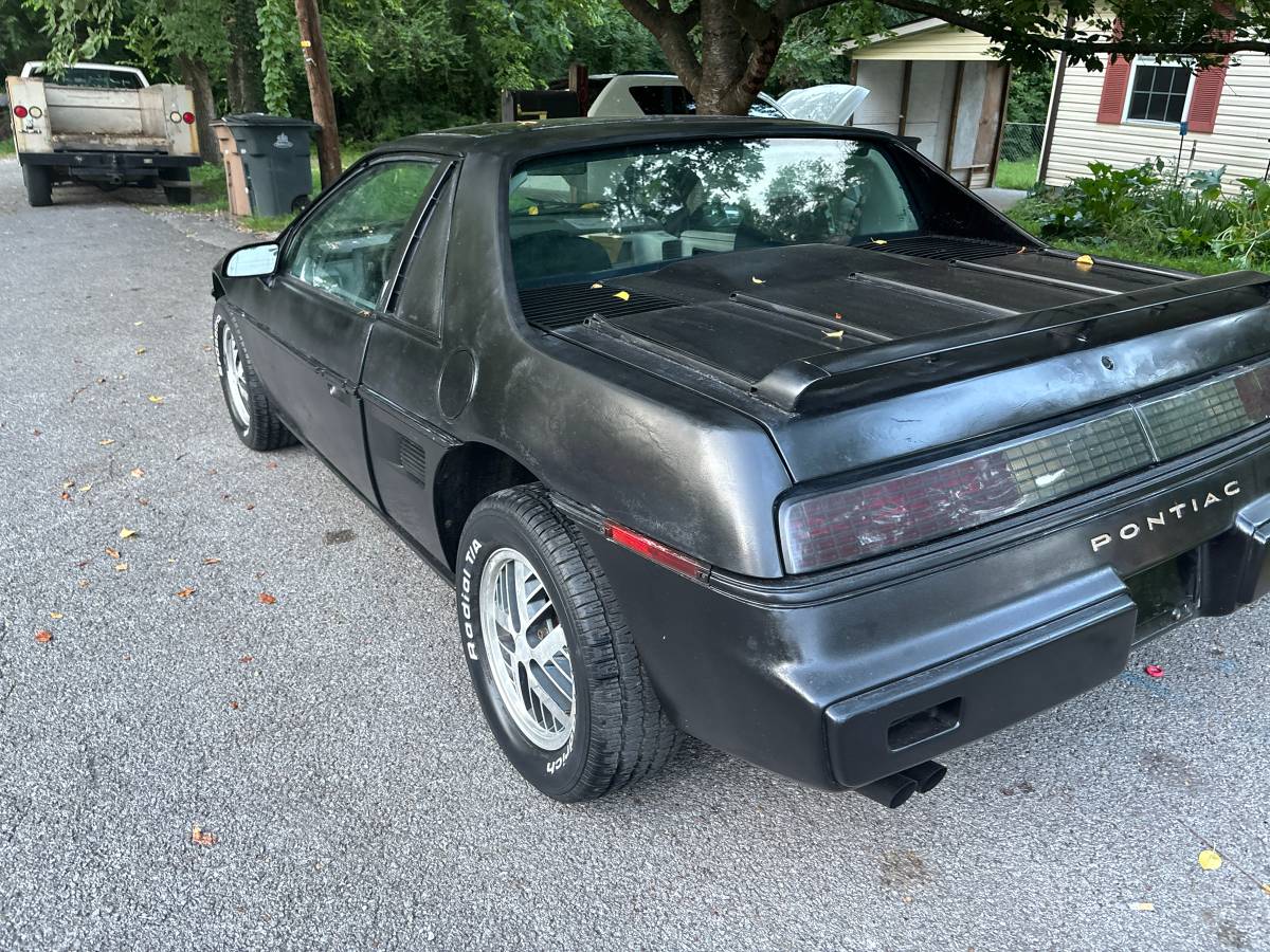 Pontiac-Fiero-gt-1985-black-4