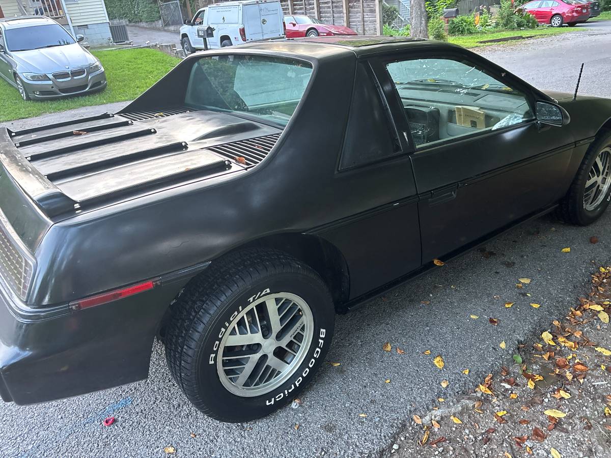 Pontiac-Fiero-gt-1985-black-5