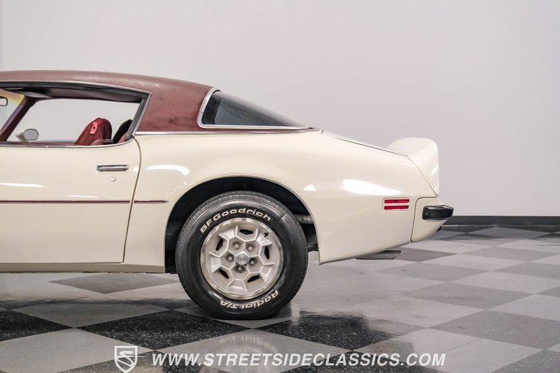 Pontiac-Firebird-1975-Cameo-White-Oxblood-17
