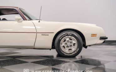 Pontiac-Firebird-1975-Cameo-White-Oxblood-28