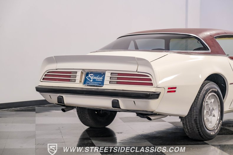 Pontiac-Firebird-1975-Cameo-White-Oxblood-34