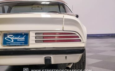 Pontiac-Firebird-1975-Cameo-White-Oxblood-36