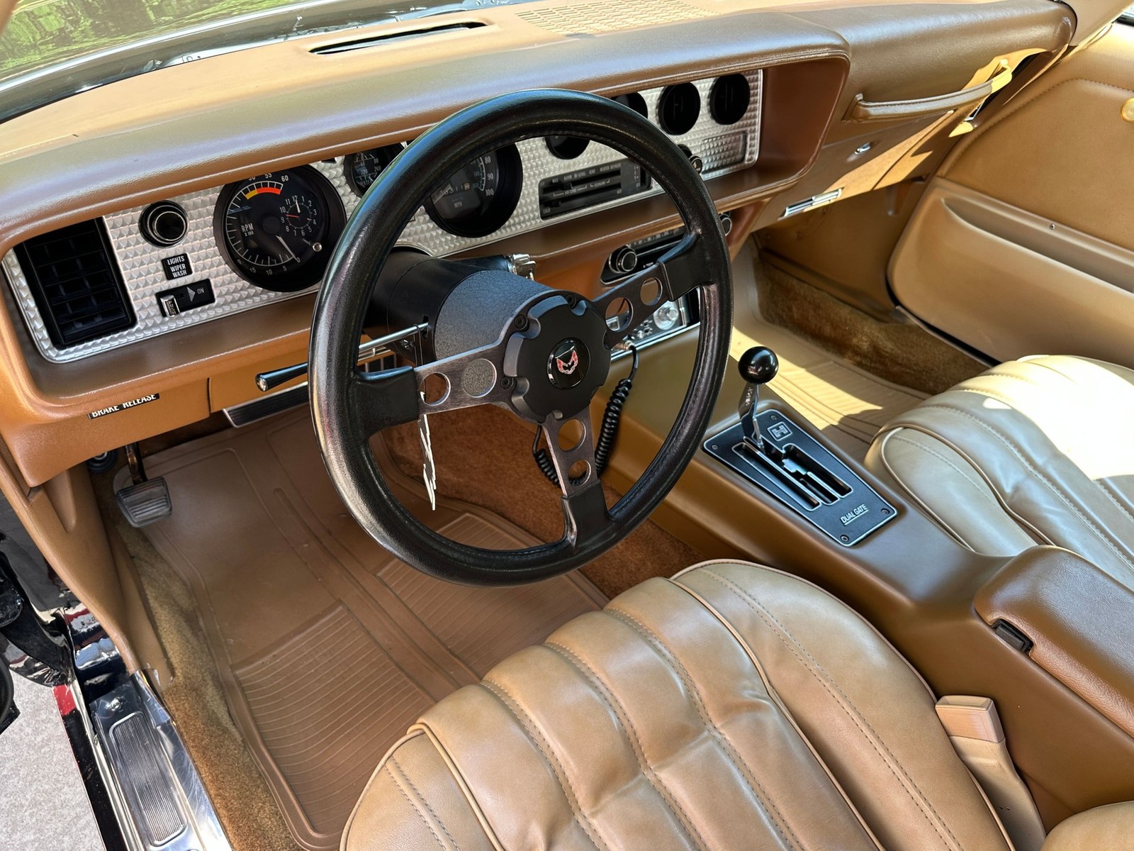 Pontiac-Firebird-1977-Coupe-22