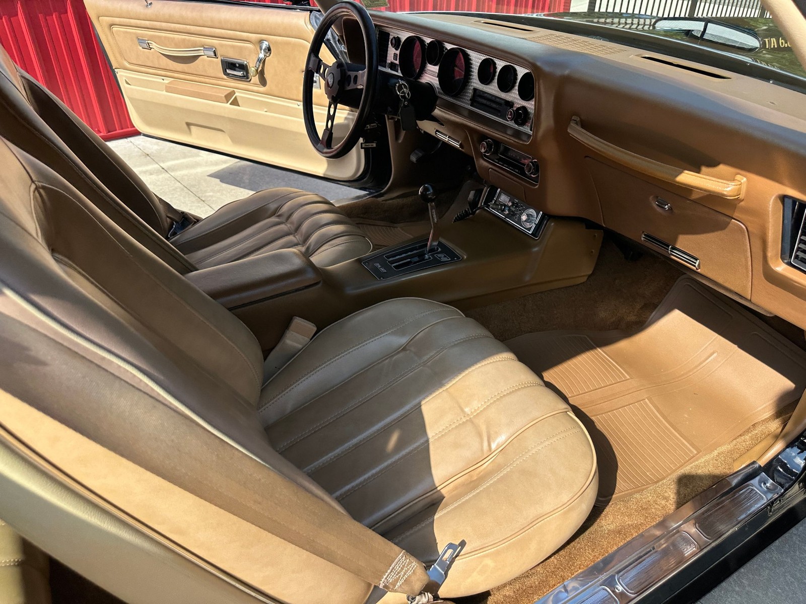 Pontiac-Firebird-1977-Coupe-25