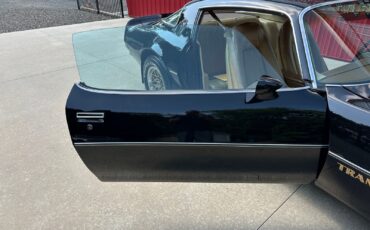 Pontiac-Firebird-1977-Coupe-29