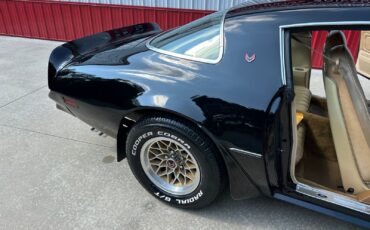 Pontiac-Firebird-1977-Coupe-30
