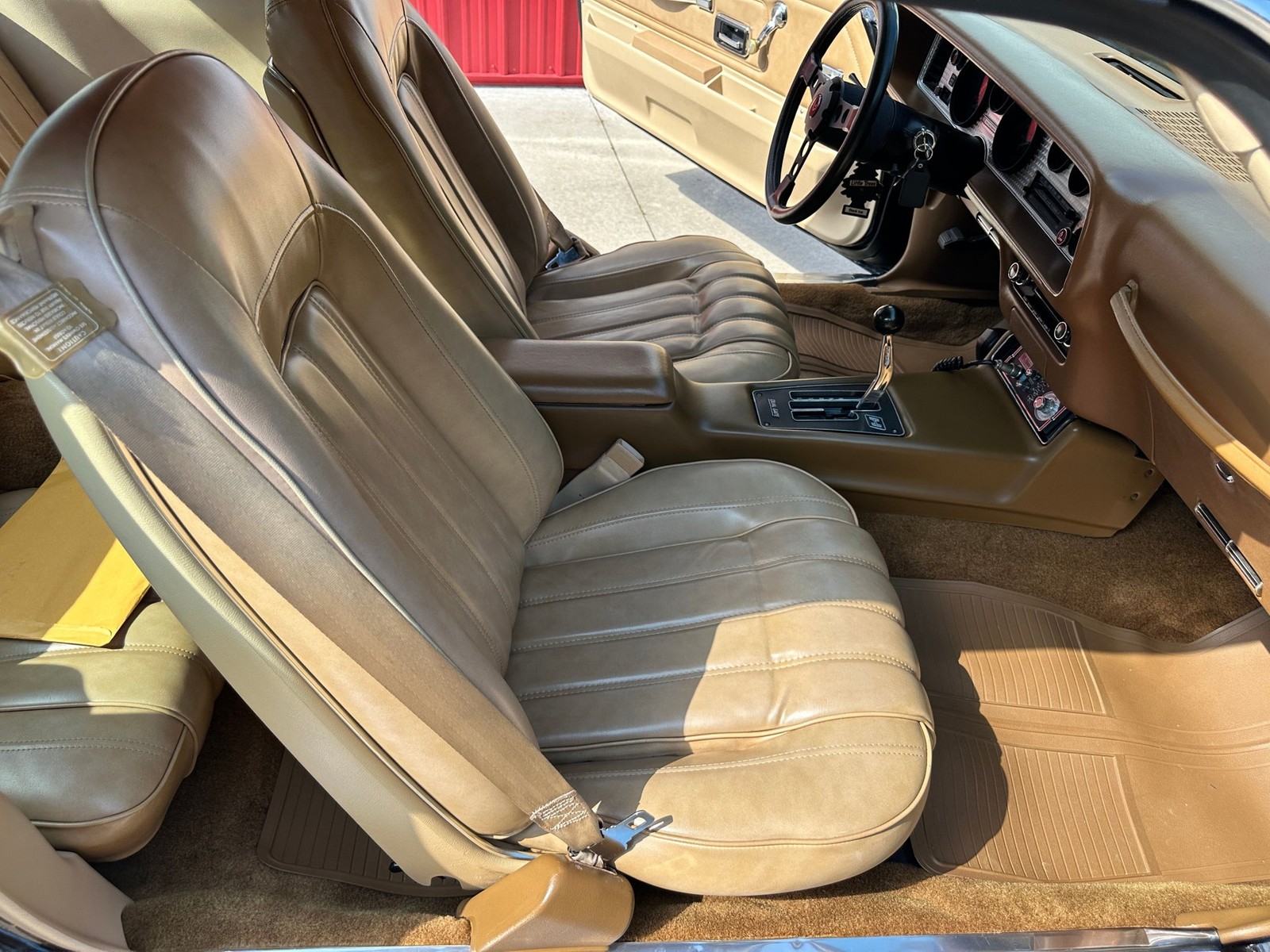 Pontiac-Firebird-1977-Coupe-31