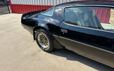 Pontiac-Firebird-1977-Coupe-35