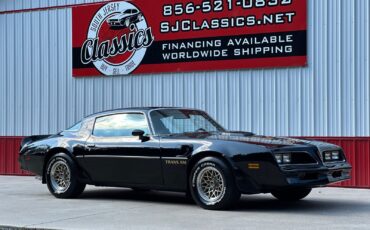 Pontiac-Firebird-1977-Coupe