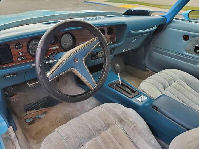 Pontiac-Firebird-1977-Sky-Blue-11