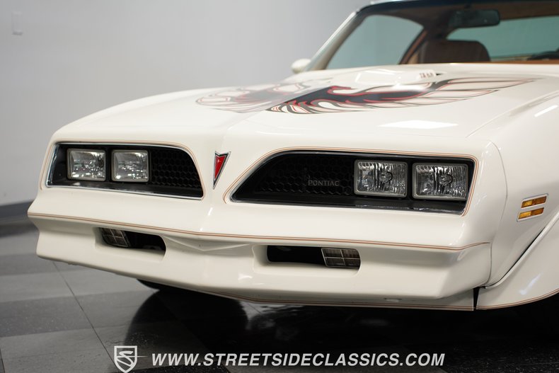 Pontiac-Firebird-1977-White-Tan-32
