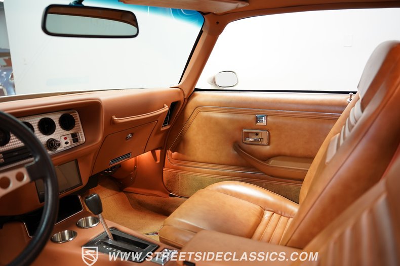 Pontiac-Firebird-1977-White-Tan-45