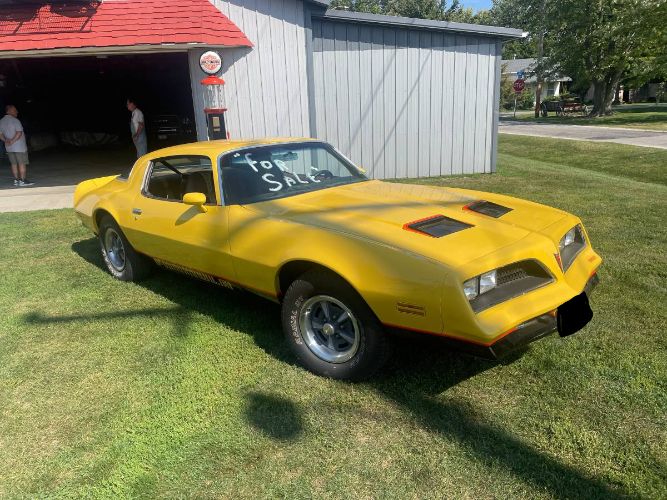 Pontiac-Firebird-1978-Yellow-Custom-Leather-4