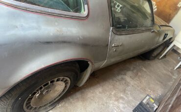 Pontiac-Firebird-1979-1