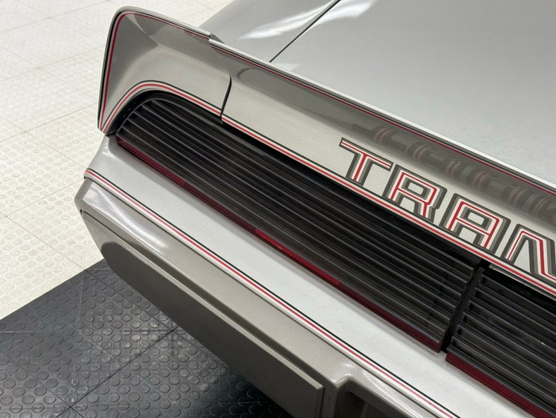 Pontiac-Firebird-1979-Platinum-Poly-Silver-19