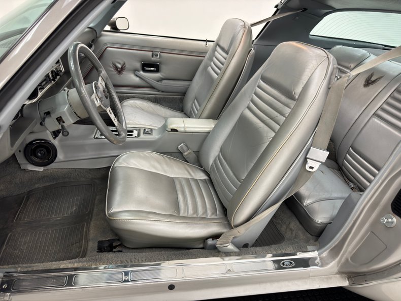Pontiac-Firebird-1979-Platinum-Poly-Silver-37