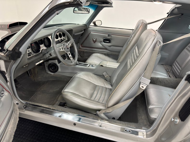 Pontiac-Firebird-1979-Platinum-Poly-Silver-38