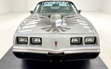 Pontiac-Firebird-1979-Platinum-Poly-Silver-8