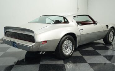 Pontiac-Firebird-1979-Platinum-Silver-Meta-Carmine-12