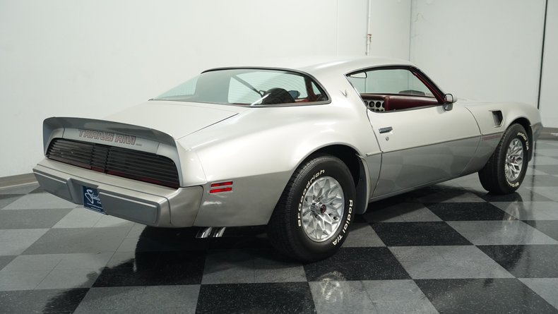 Pontiac-Firebird-1979-Platinum-Silver-Meta-Carmine-12