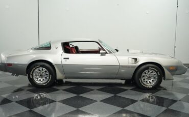Pontiac-Firebird-1979-Platinum-Silver-Meta-Carmine-13