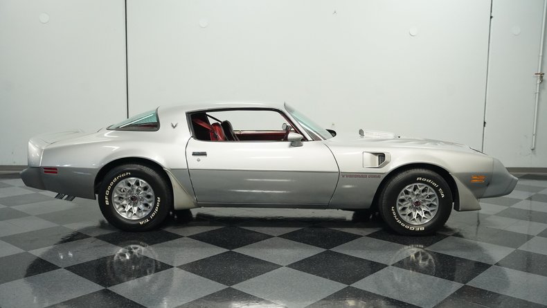 Pontiac-Firebird-1979-Platinum-Silver-Meta-Carmine-13
