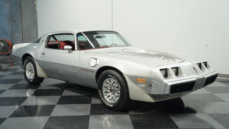 Pontiac-Firebird-1979-Platinum-Silver-Meta-Carmine-14