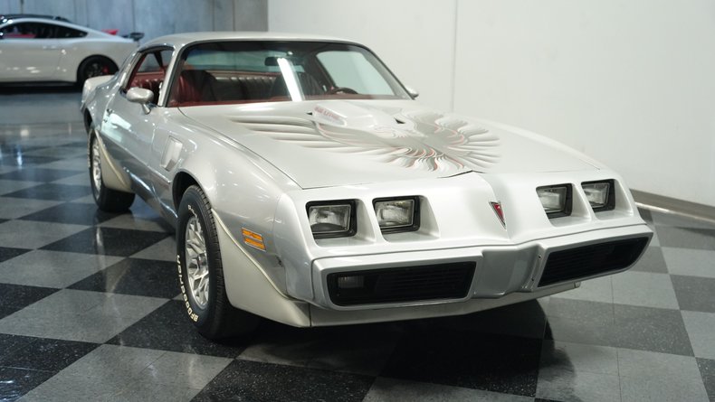 Pontiac-Firebird-1979-Platinum-Silver-Meta-Carmine-15
